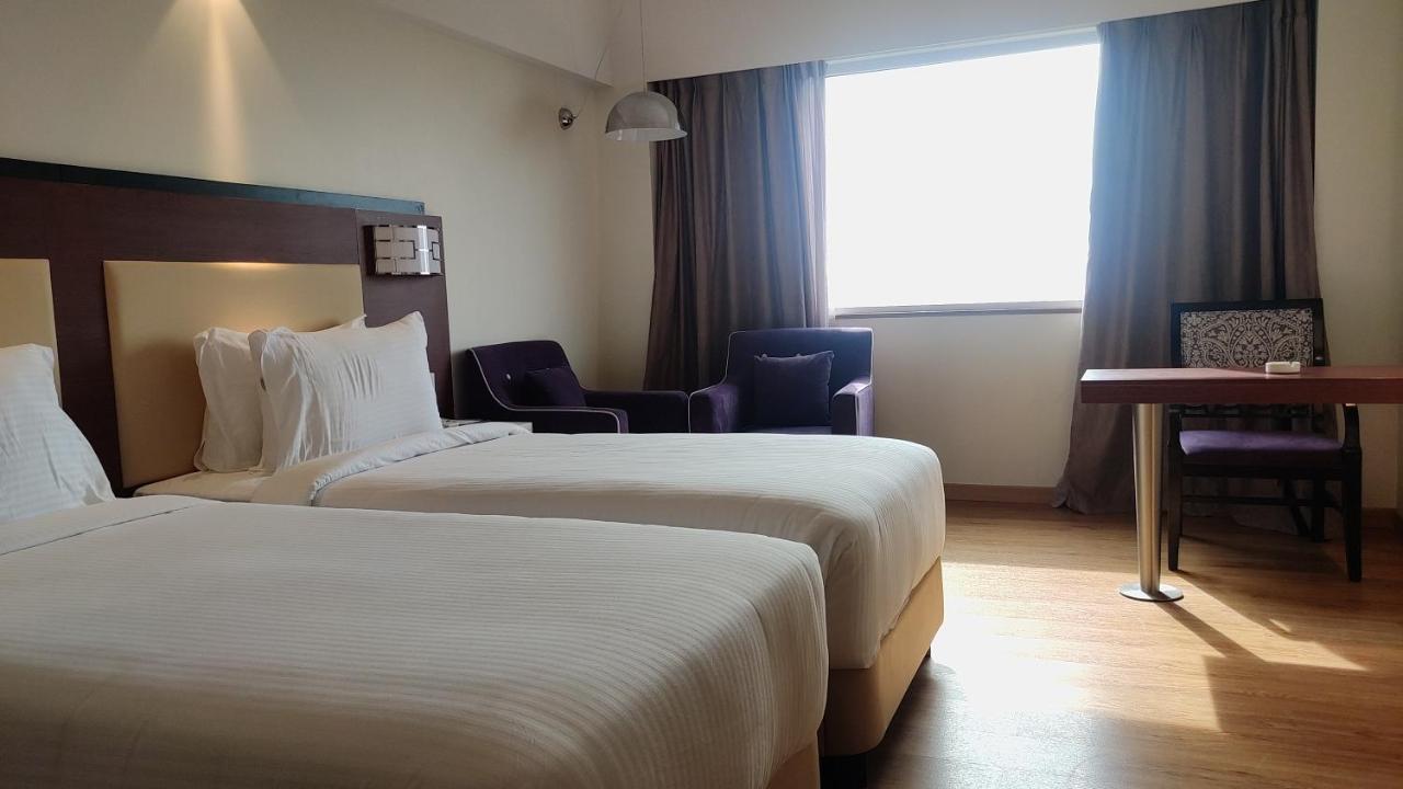 Hotel Manjeera Sarovar Premiere Rājahmundry Esterno foto