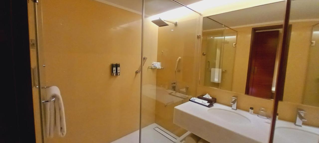 Hotel Manjeera Sarovar Premiere Rājahmundry Esterno foto