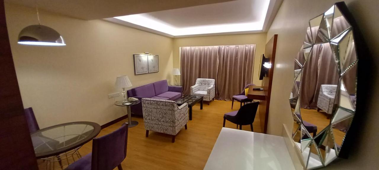 Hotel Manjeera Sarovar Premiere Rājahmundry Esterno foto