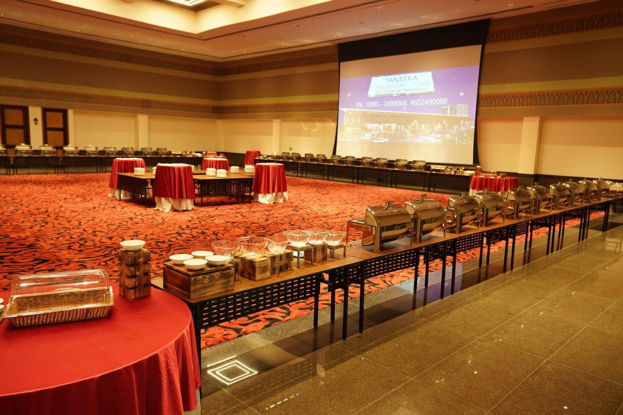 Hotel Manjeera Sarovar Premiere Rājahmundry Esterno foto