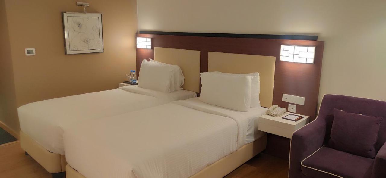 Hotel Manjeera Sarovar Premiere Rājahmundry Esterno foto