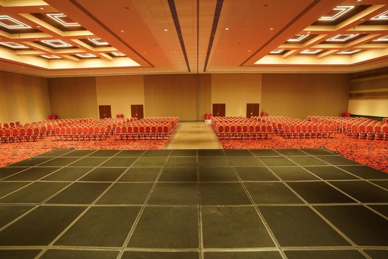 Hotel Manjeera Sarovar Premiere Rājahmundry Esterno foto