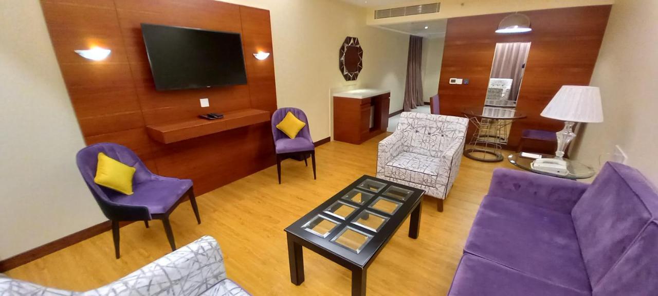 Hotel Manjeera Sarovar Premiere Rājahmundry Esterno foto