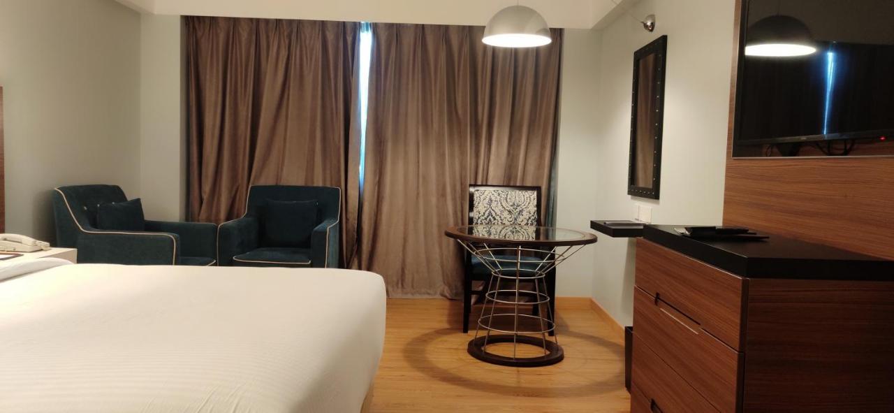 Hotel Manjeera Sarovar Premiere Rājahmundry Esterno foto