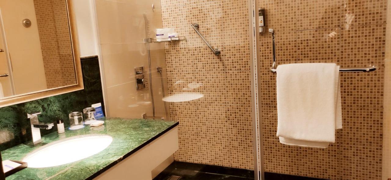 Hotel Manjeera Sarovar Premiere Rājahmundry Esterno foto