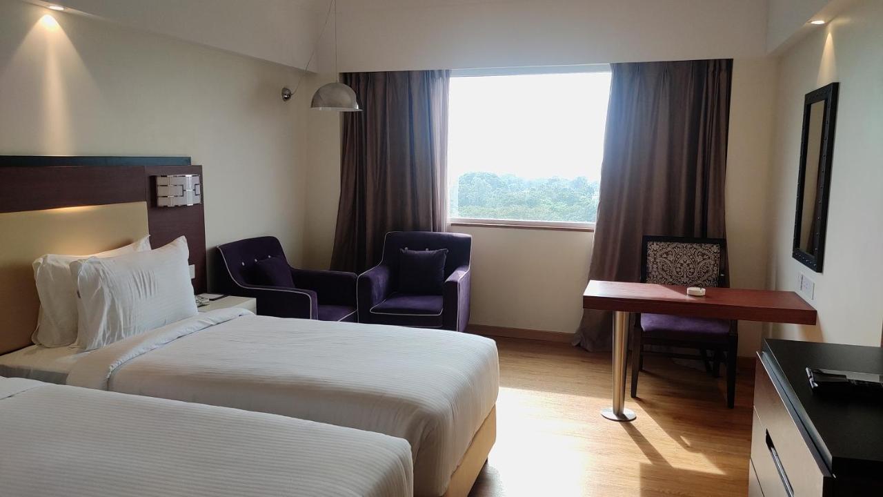 Hotel Manjeera Sarovar Premiere Rājahmundry Esterno foto