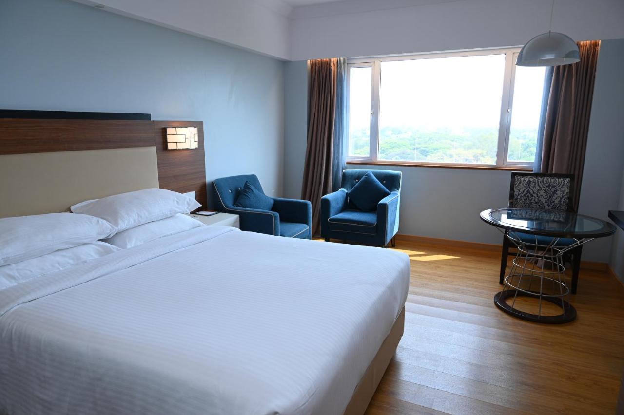 Hotel Manjeera Sarovar Premiere Rājahmundry Esterno foto