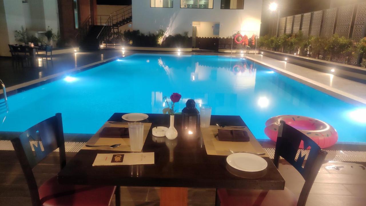 Hotel Manjeera Sarovar Premiere Rājahmundry Esterno foto