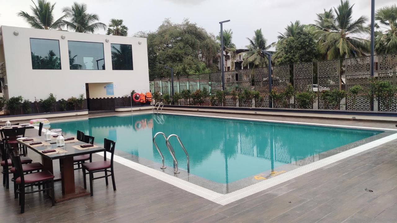 Hotel Manjeera Sarovar Premiere Rājahmundry Esterno foto