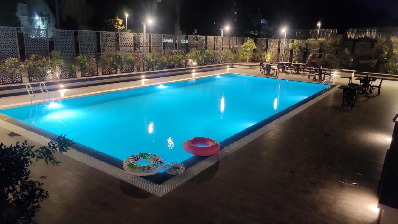 Hotel Manjeera Sarovar Premiere Rājahmundry Esterno foto