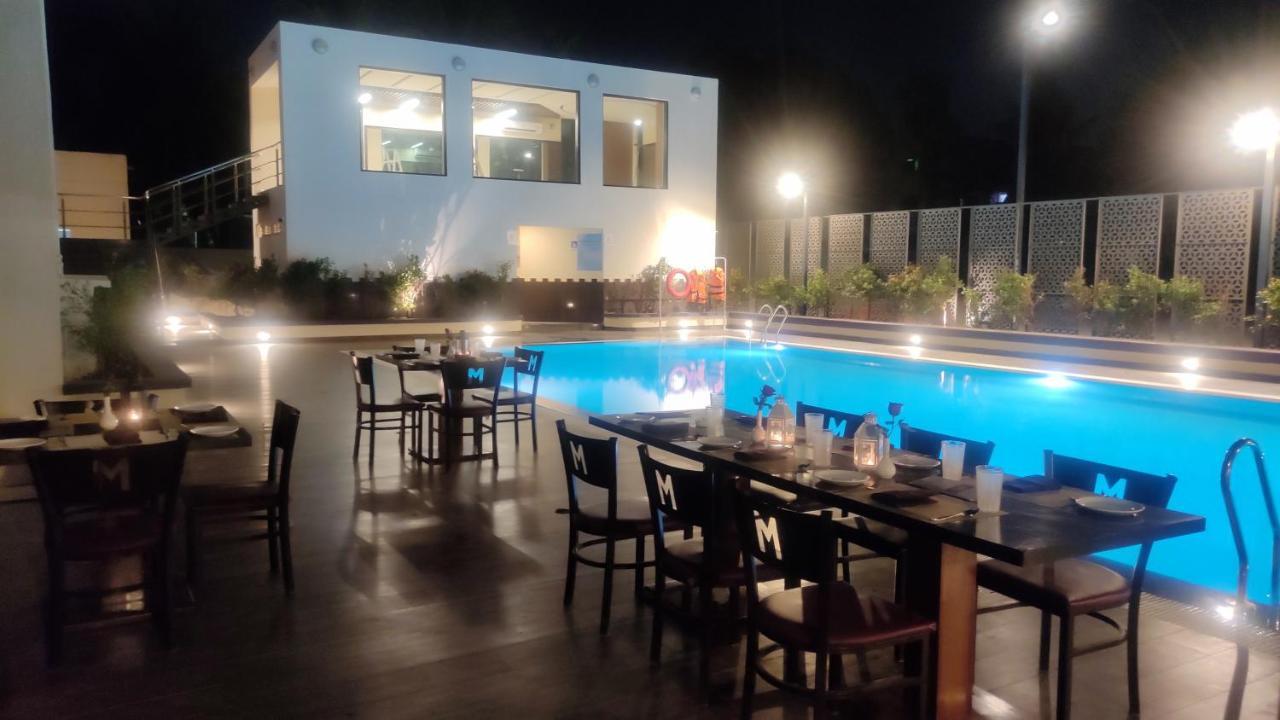 Hotel Manjeera Sarovar Premiere Rājahmundry Esterno foto