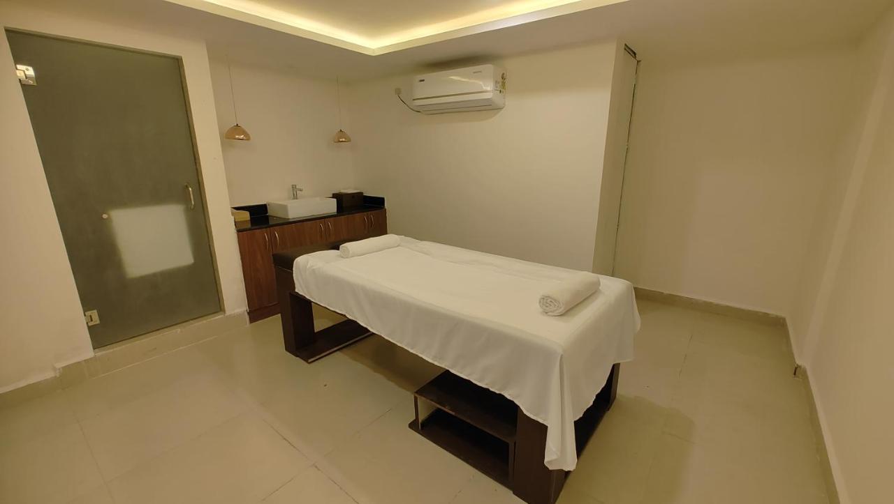 Hotel Manjeera Sarovar Premiere Rājahmundry Esterno foto