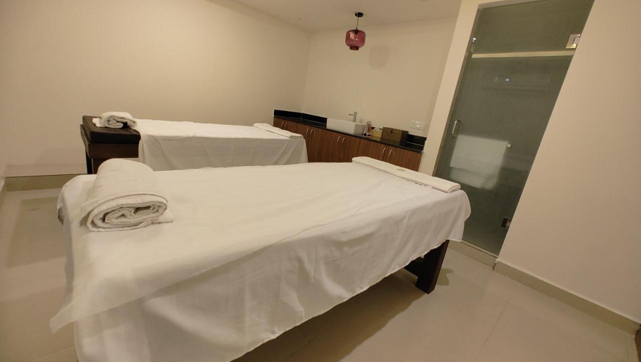 Hotel Manjeera Sarovar Premiere Rājahmundry Esterno foto